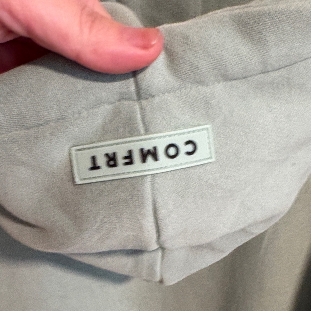 Comfrt airplane mode Hoodie in Aloe - Picture 10 of 10